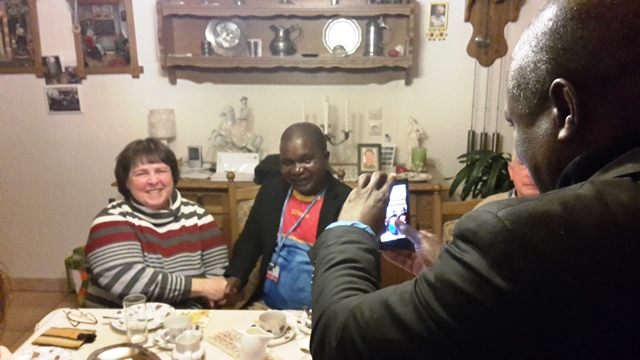 Rgenwaldbotschafter Roger Enyeka zu Besuch in der Gemeinde Losheim am See